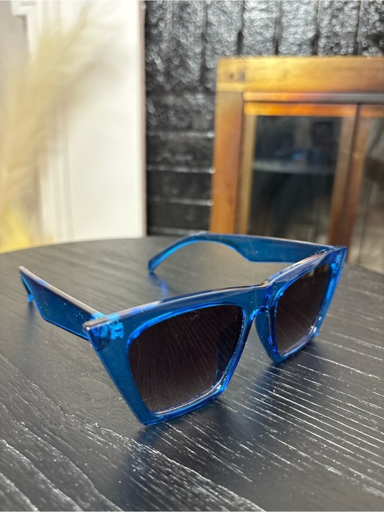 Accessories - Women’s Blue Transparent Square Sunglasses - Fashion Accessory
